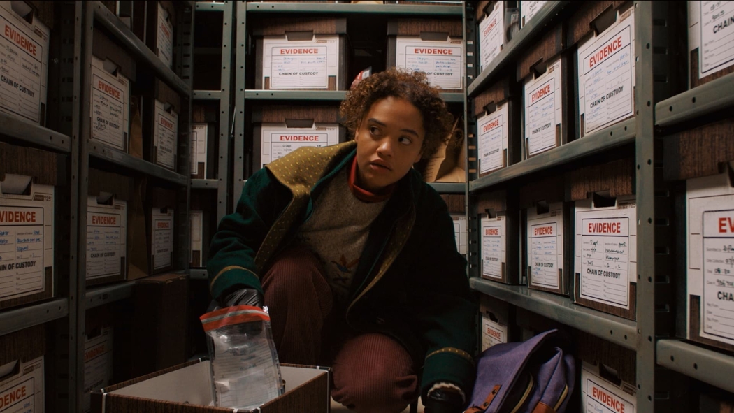 Susie Searches izle